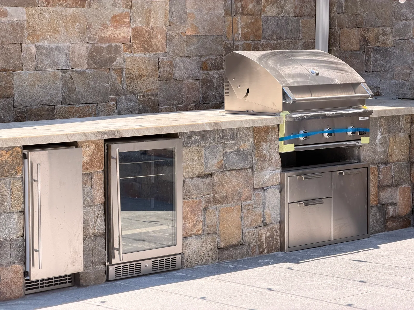 Outdoor grill countertop with 2 inch mitered edge
