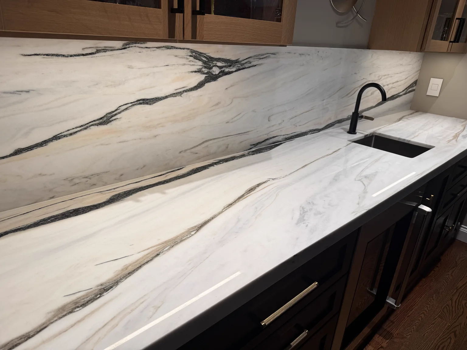 Close view of Bianco Lasa backsplash and countertop detail